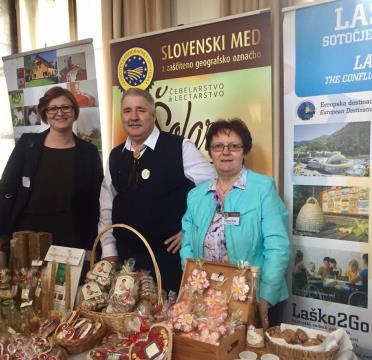 Tradicionalnega srečanja občin Slovenije so se udeležili tudi predstavniki naše občine. Poleg konference je bil organiziran še bazar lokalnih dobrot, na katerem se je predstavilo Čebelarstvo in lectarstvo Šolar.